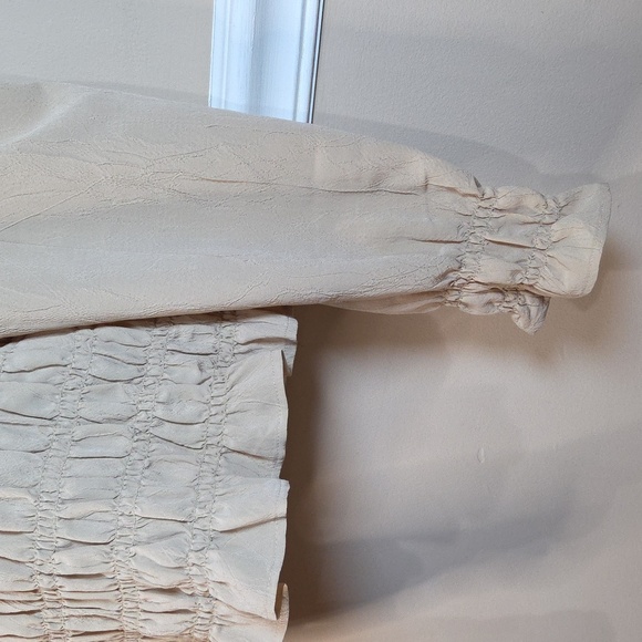H&M Cream Smocked Blouse with Peter Pan Collar Size M NEW NO TAG - Picture 3 of 9